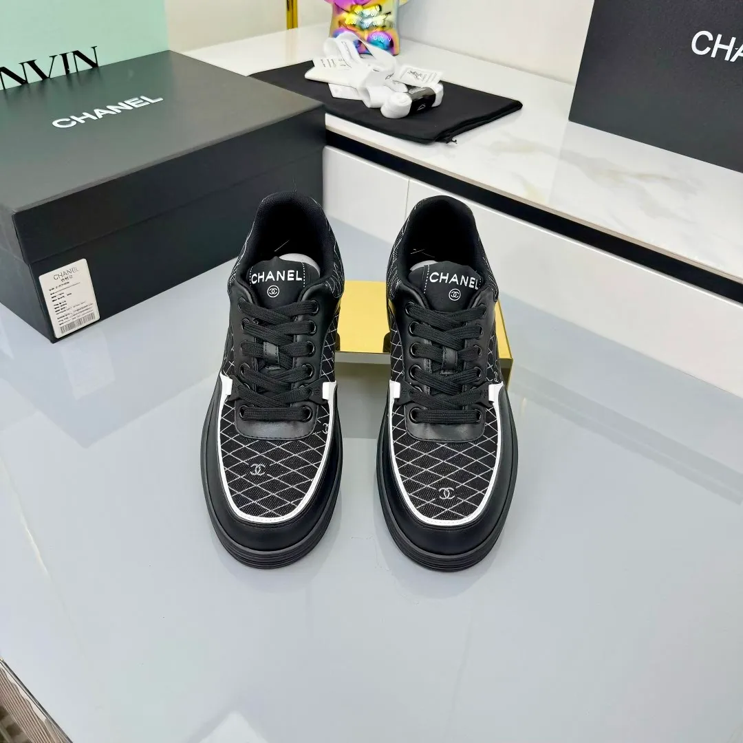 👟👟Ex-factory price 620👟👟High quality! ! ! CHANEL Chanel 25A latest thick-soled casual sports shoes. The counter is synchronized. The counter is very popular. It is a shoe that is very difficult to buy. The most popular thick-soled casual shoes on the Internet. As you can imagine, the most popular thick-soled casual shoes can not be missed. It has both good looks and comfort. Simple and versatile. The thick sole increases the height and is super versatile. Whoever wears it will look better. Upper: cowhide stitching. Lining: breathable mesh. Outsole: TPU original outsole. Size: 35-41 👉